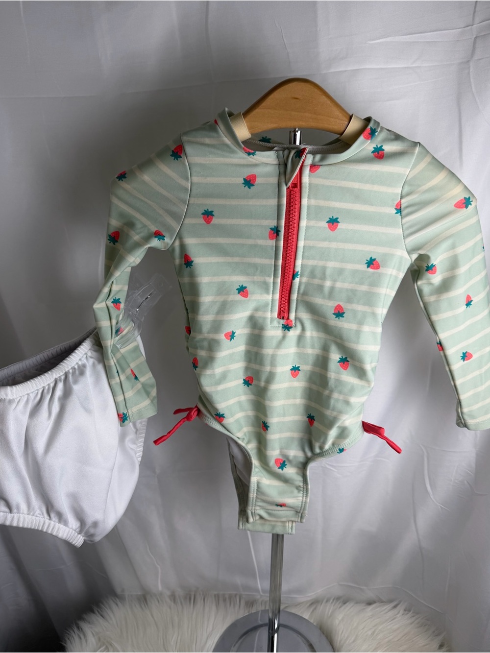 Cat & Jack 24M/2T Strawberry Rash Guard + Bloomers Set – 2 Pc